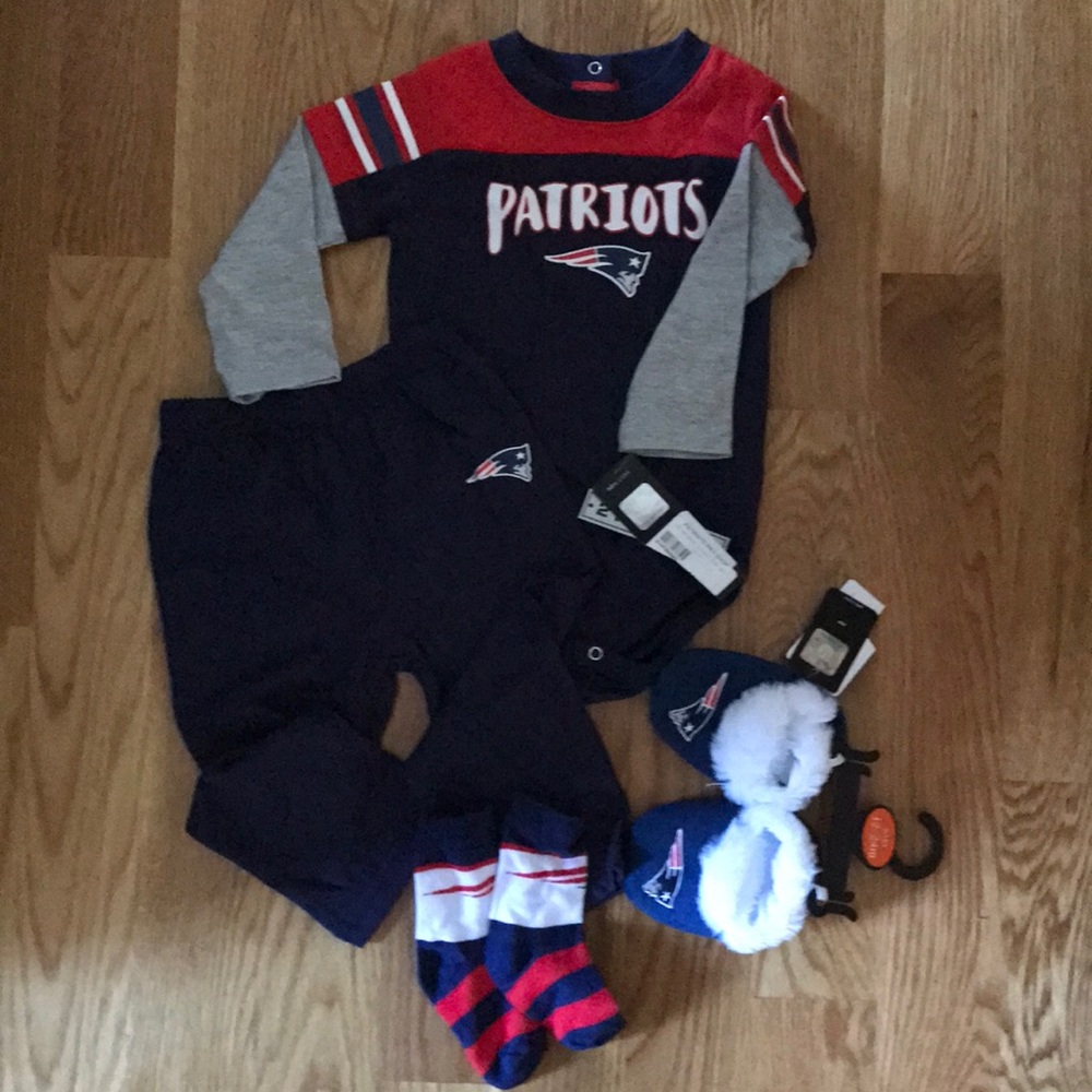 New with tag Patriots logo baby attire